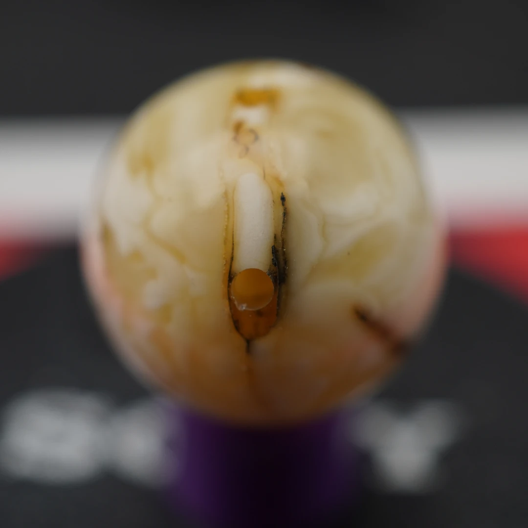 孤品14.7直径瑕疵蜜蜡珠有植物包裹物皮线气泡坑表面光滑 编号336