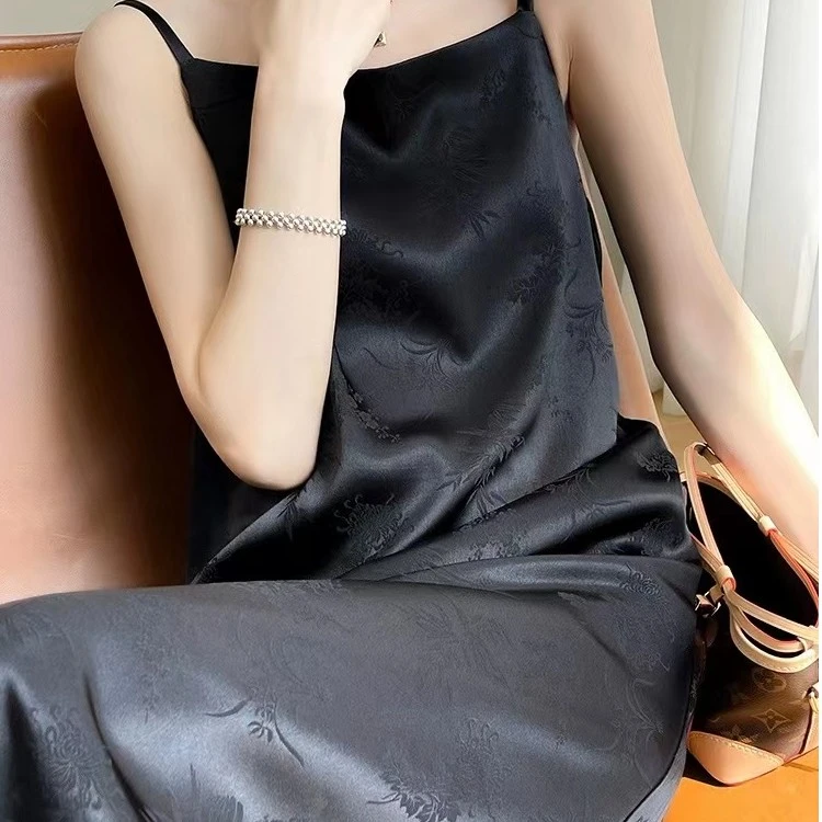 显瘦气质黑色吊带连衣裙女2024夏重工提花缎面长裙小众单品宽松