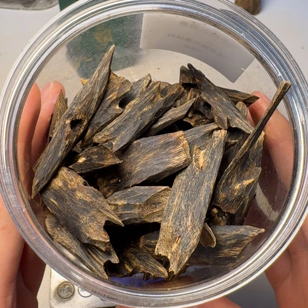 沉香手把件大****王海南紫棋沉水牛肉干块料112克