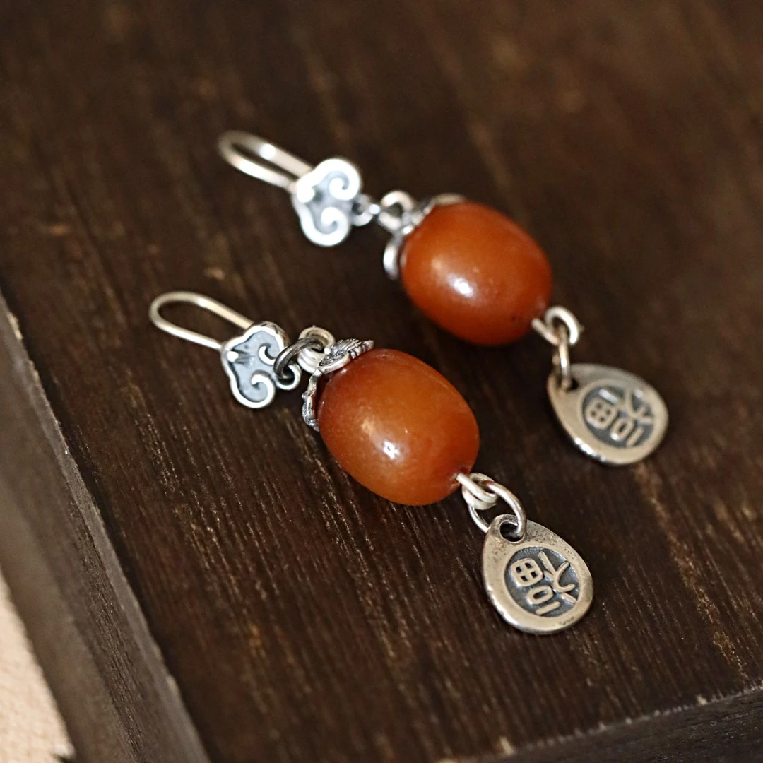 925银耳饰 E23604 《秋梦》蛋形蜜枣珠珠蜡蜡祥云福牌耳环