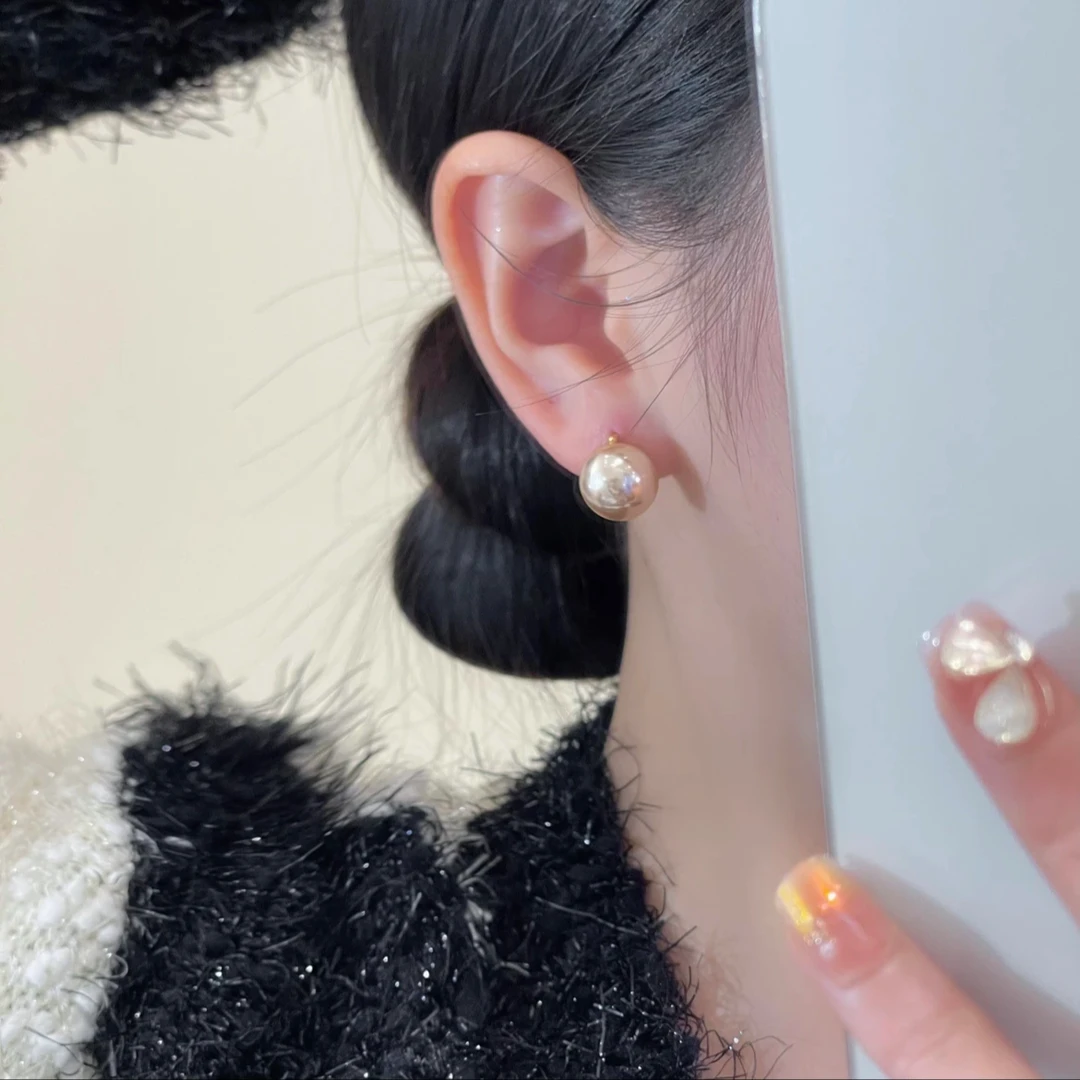 铜合金耳饰 时尚简约不掉色贝珠耳扣女款温柔百搭美拉德色系耳扣