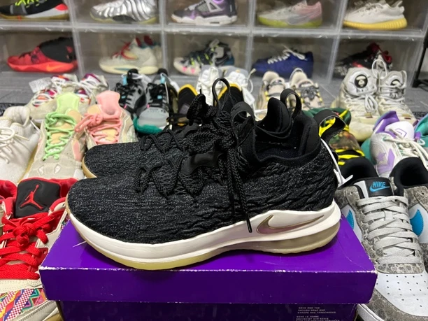 捡漏44码/詹姆斯15low黑金篮球鞋/二手正品9新