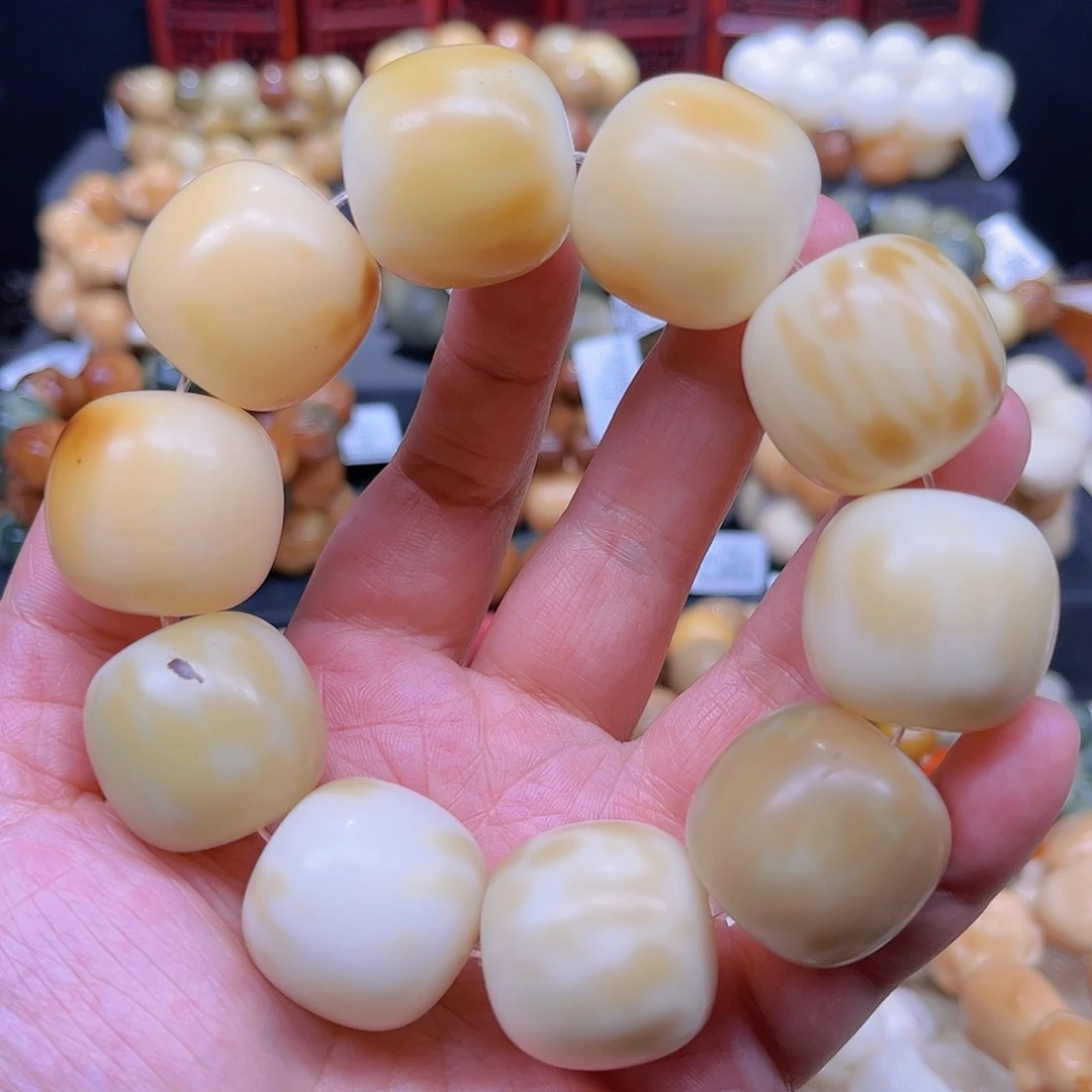 白玉菩提手串超大花皮缅料玉化微瑕11-1-217