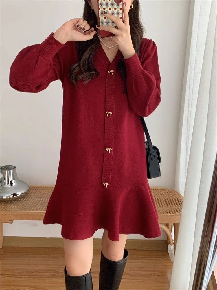 法式气质荷叶边针织连衣裙女2025冬季新款V领内搭外套宽松连衣裙
