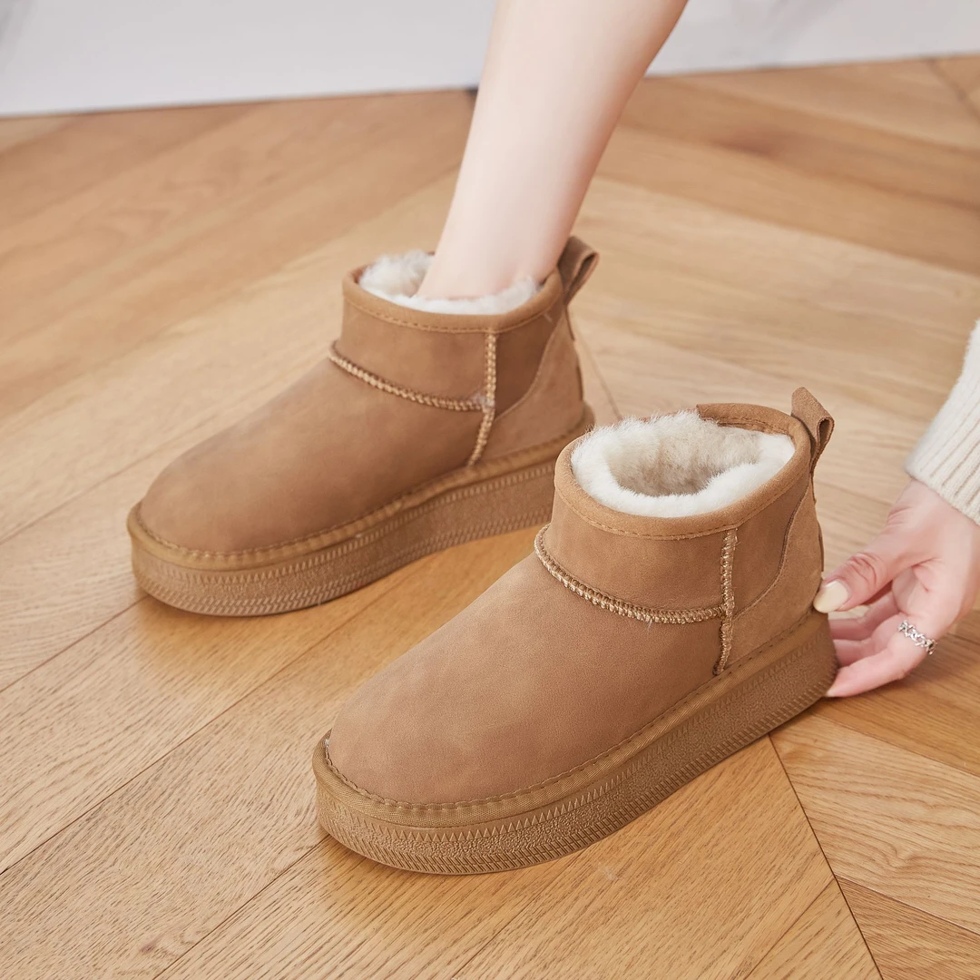 光面雪地靴防水女款冬季2024新款明星同款轻便保暖棉鞋