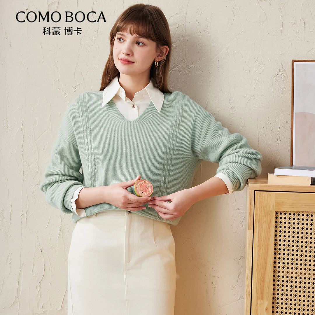 COMOBOCA/科蒙·博卡24秋冬好看暖色厚款V领女绵羊毛衫KSS5208