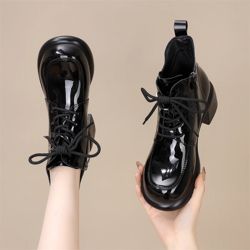 2024流行小短靴时髦皮鞋百搭粗跟亮皮春季鞋子女款马丁靴子女单靴