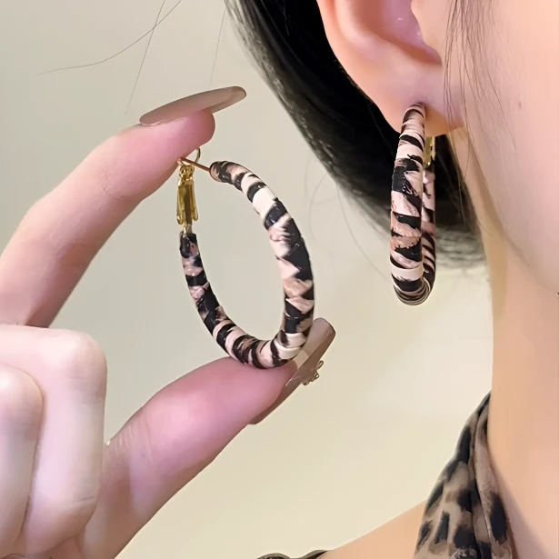 铜合金皮质耳饰 气质豹纹秋冬港风洋气百搭耳圈高级感时髦ins耳环