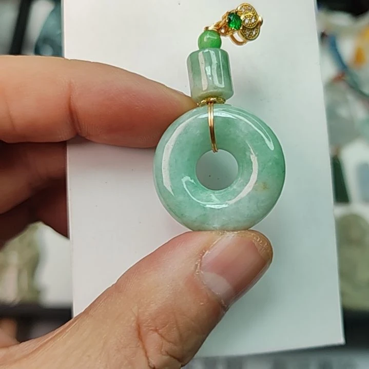 【闪购商品】翡翠颈饰未镶嵌梦*
