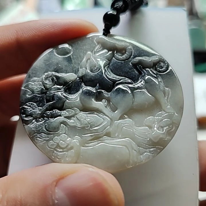 翡翠颈饰未镶嵌三羊开泰
