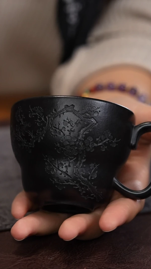 【闪购商品】紫砂茶杯朱泥焐灰 梅花刻绘 把手杯