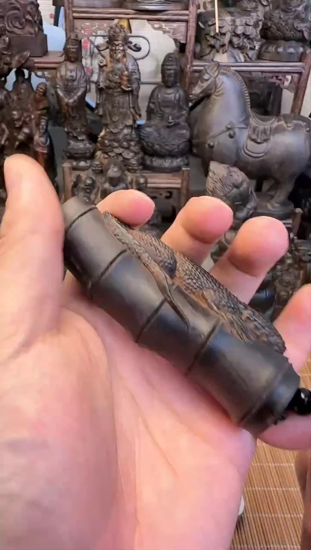 【闪购商品】香木（吸亿）蜥蜴竹节 手把件