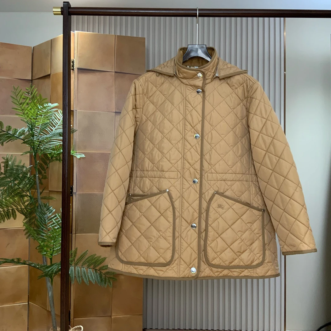 Burberry 23ss驼色菱形格战马logo棉服外套/L码/全新原吊/女18002
