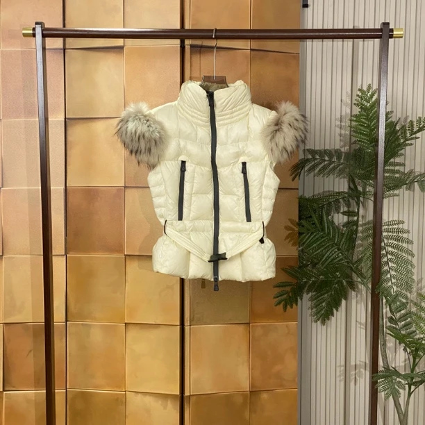 Moncler Tour腰带门襟logo滑雪毛领羽绒马甲/0码/99新/女24691