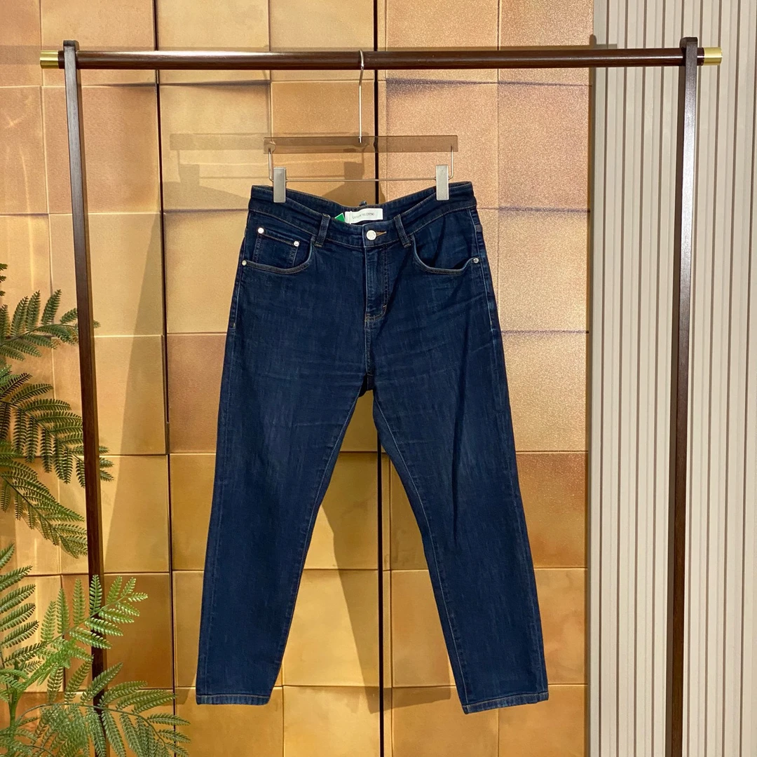 Valentino 深蓝色皮牌字母logo牛仔裤/34码/99新/25642