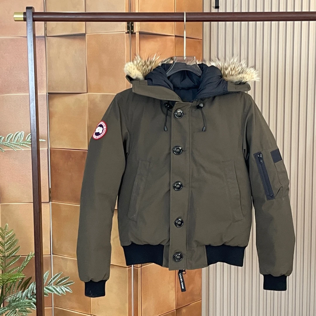 Canada Goose加拿大鹅飞行员军绿色徽标羽绒服/s码/99新/女17066