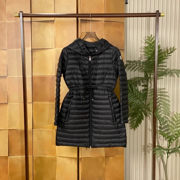 Moncler Barbel黑色徽标刺绣薄款羽绒服/2码/99新/女23028
