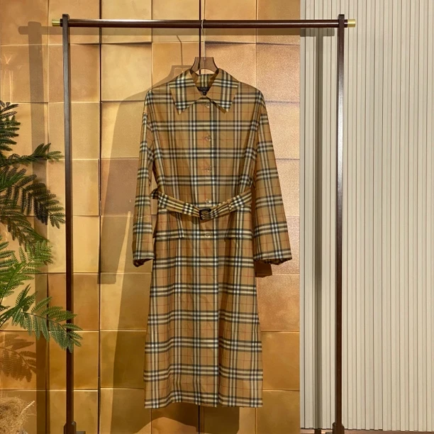 Burberry 卡其色格纹腰带雨衣风衣/40码/99新/25302
