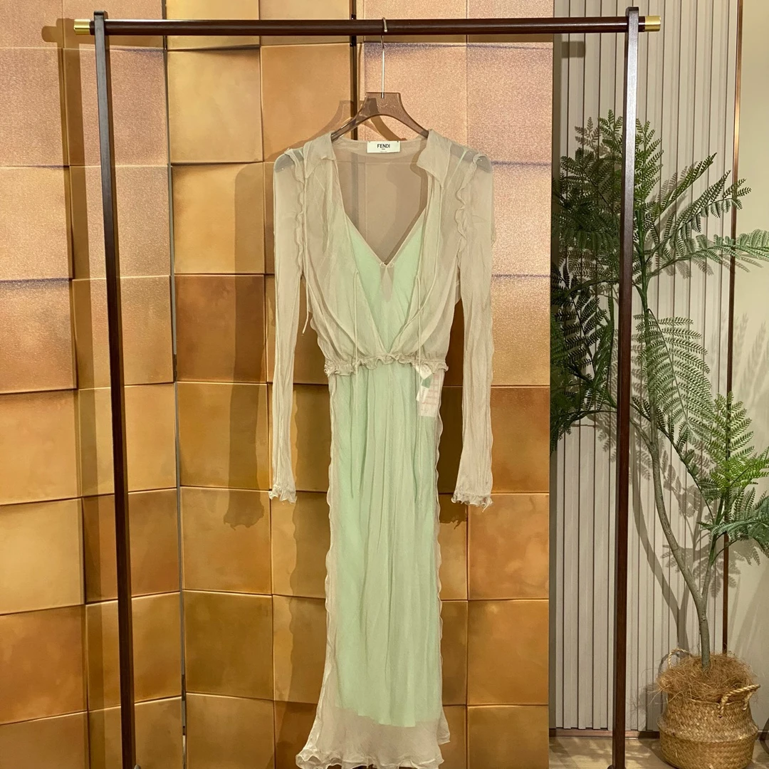 Fendi真丝金属logo荷叶罩衫裙套装不单出/40码/99新/女42791