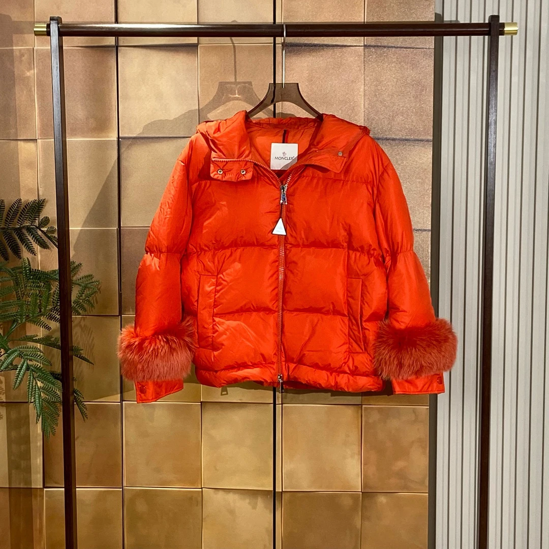 Moncler Effraie橘色刺绣徽标狐狸毛袖口羽绒服/1码/99新/28712