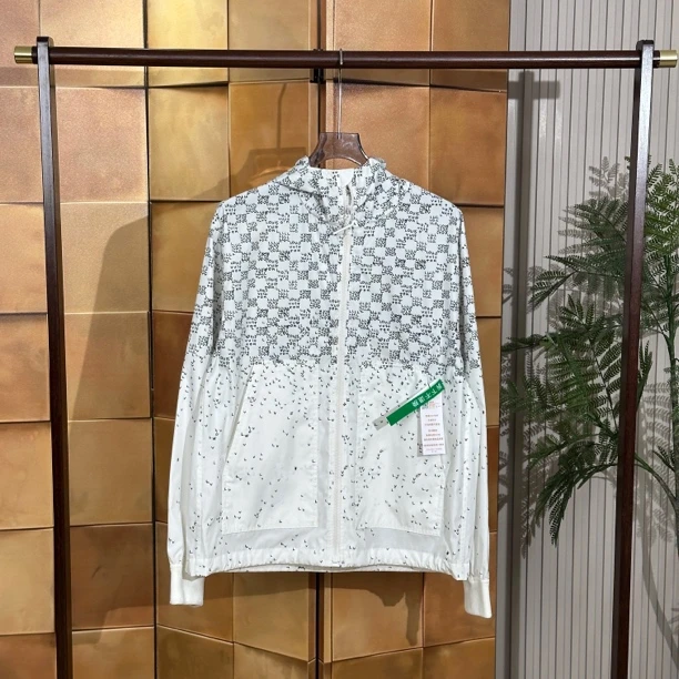 LouisVuitton22Fw千纸鹤系列满印拉链冲锋衣/46码/99新带吊/41996