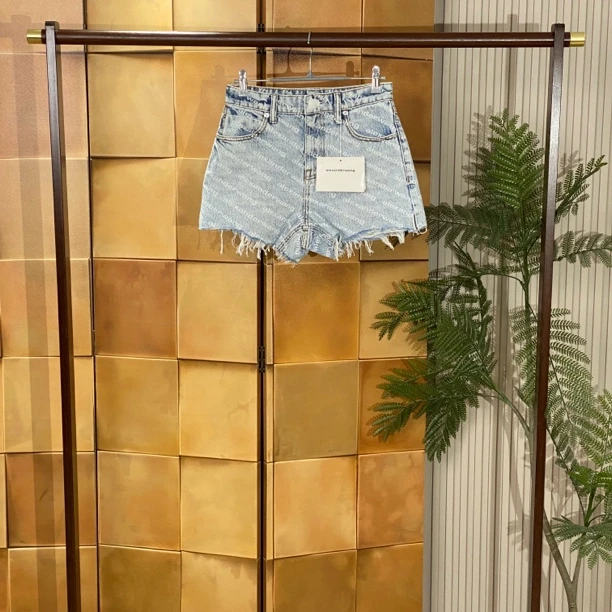 Alexander Wang 水洗蓝弹幕满logo牛仔短裤/25码/全新原吊/23009