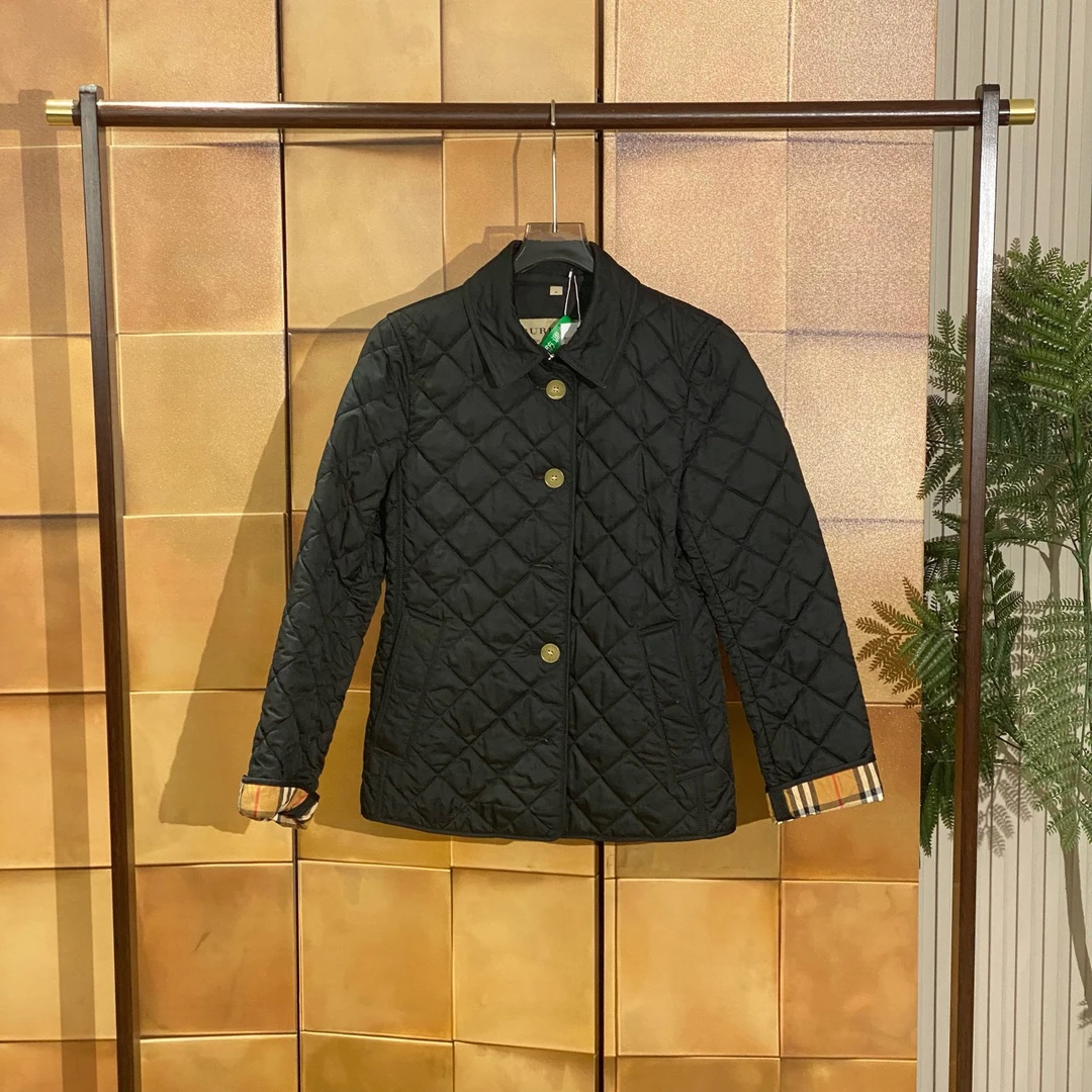 Burberry黑色菱形格绗缝内里格纹棉服外套/m码/99新/女24665