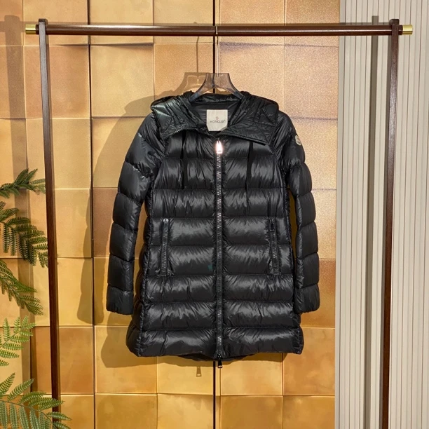 Moncler Suyen黑色徽标刺绣羽绒服/0码/99新/25301