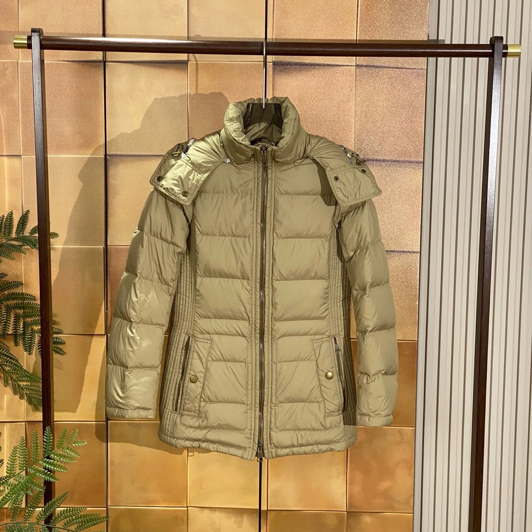 Burberry卡其色内里格纹中长款羽绒服s码/99新/28137
