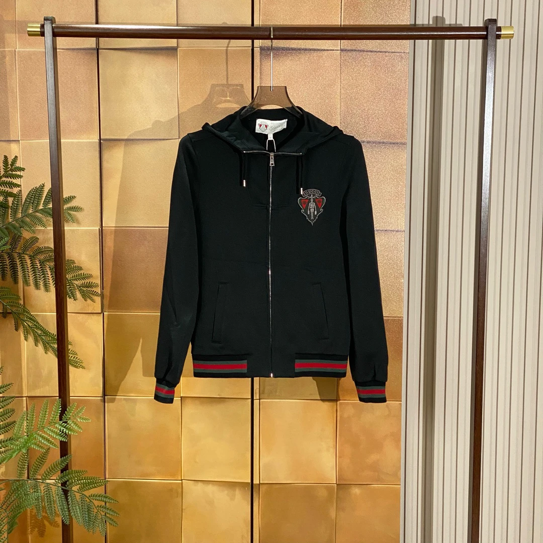 Gucci 黑色刺绣勋章logo连帽夹克外套/m码/99新/25649