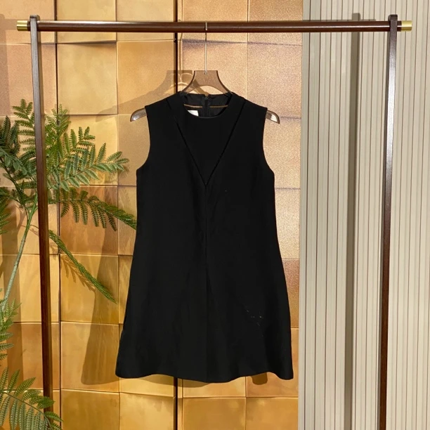 Valentino黑色大v连衣裙/40码/99新/23474