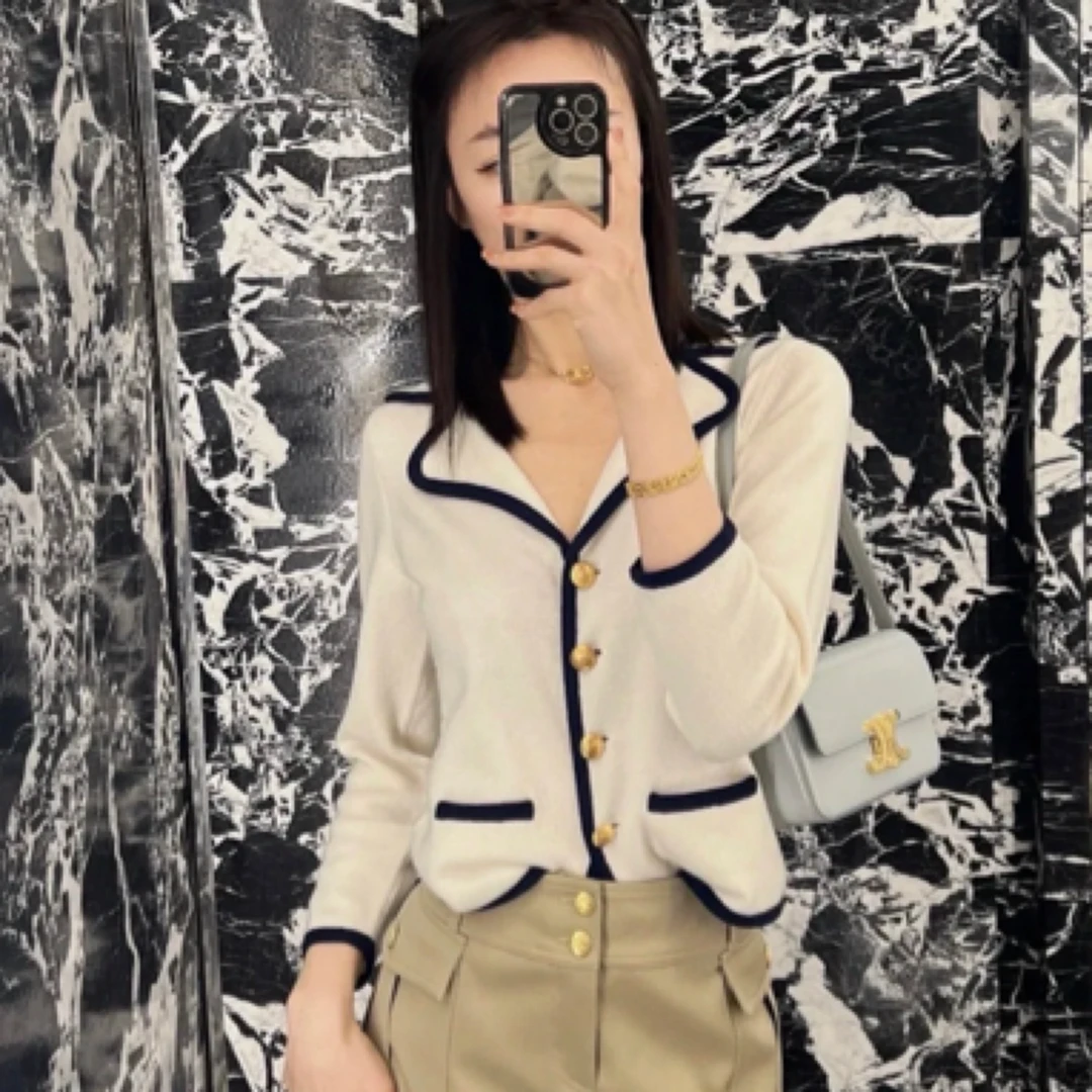 Celine 23新款米白色条纹金扣羊绒针织开衫/m码/99新/27150