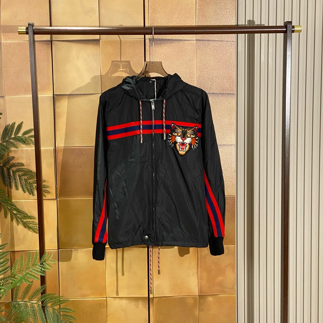 Gucci 黑色刺绣虎头冲锋衣外套/46码/99新/26183