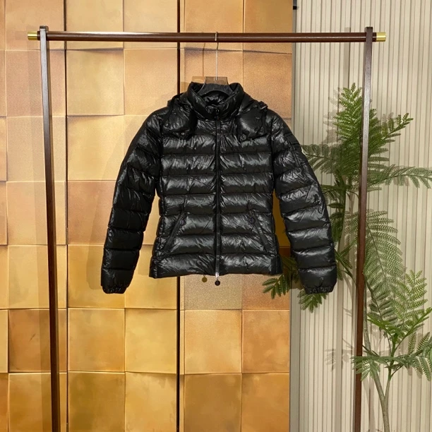 Moncler Bady黑色亮面徽标刺绣羽绒服/0码/99新/女23066