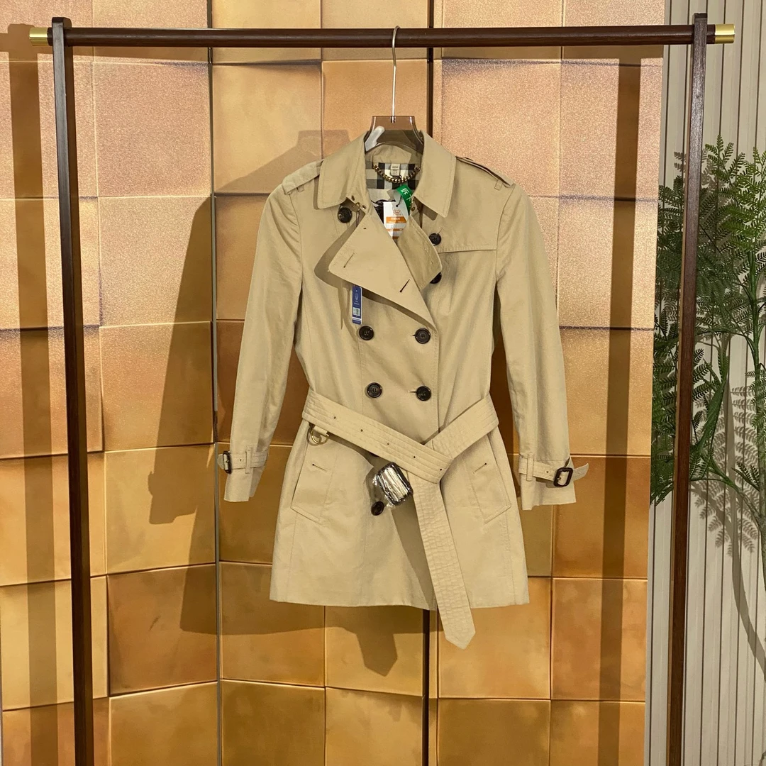 Burberry卡其色双排扣系腰带风衣/38码/99新/女42795