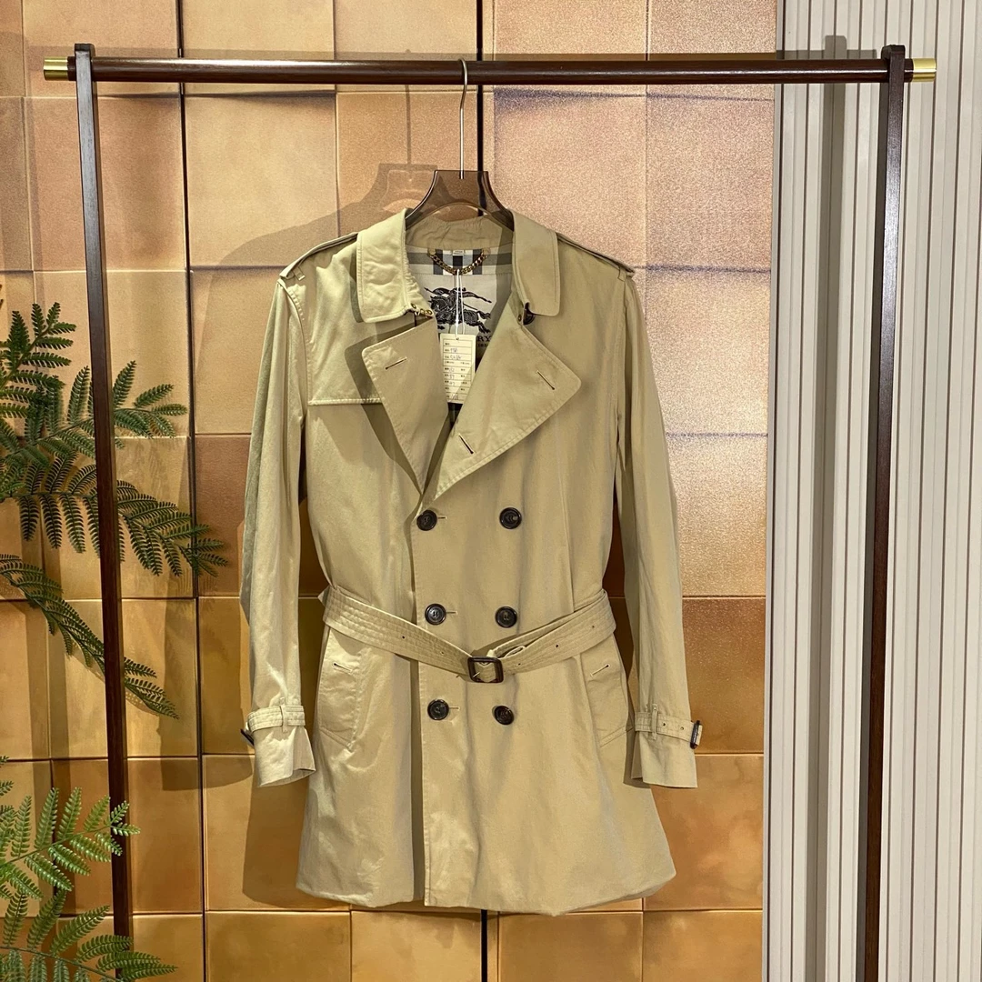 Burberry爆款肯辛顿卡其色内里格纹双排扣系带风衣/54码99新25630
