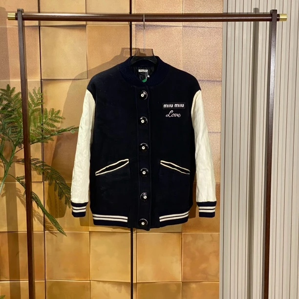 Miumiu 拼皮胸口logo夹棉棒球服外套/40码/99新/23915