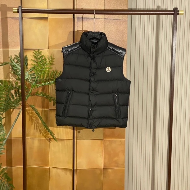 Moncler刺绣徽标字母logo羽绒马甲/1码/99新/23749