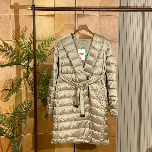 MaxMara卡其色亮面系腰带双面穿连帽羽绒服/42码/98新/女24698
