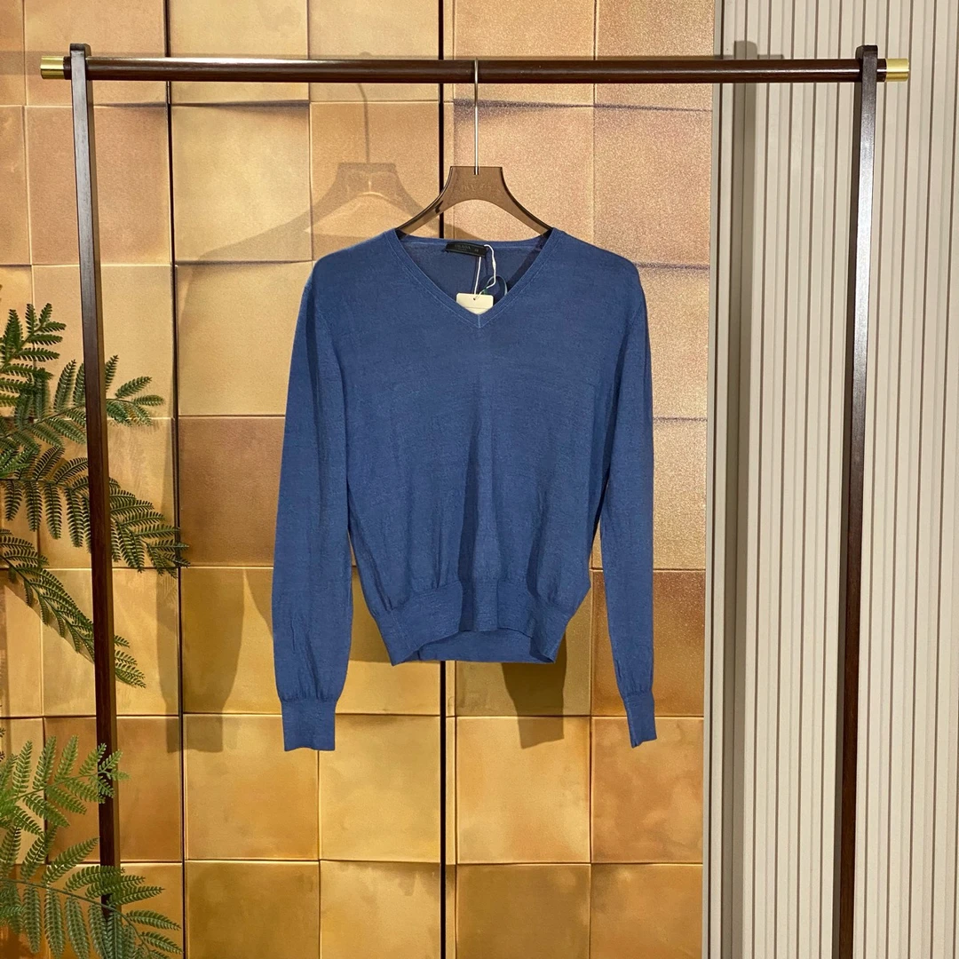 Prada 蓝色V领针织毛衣/48码/99新/26107