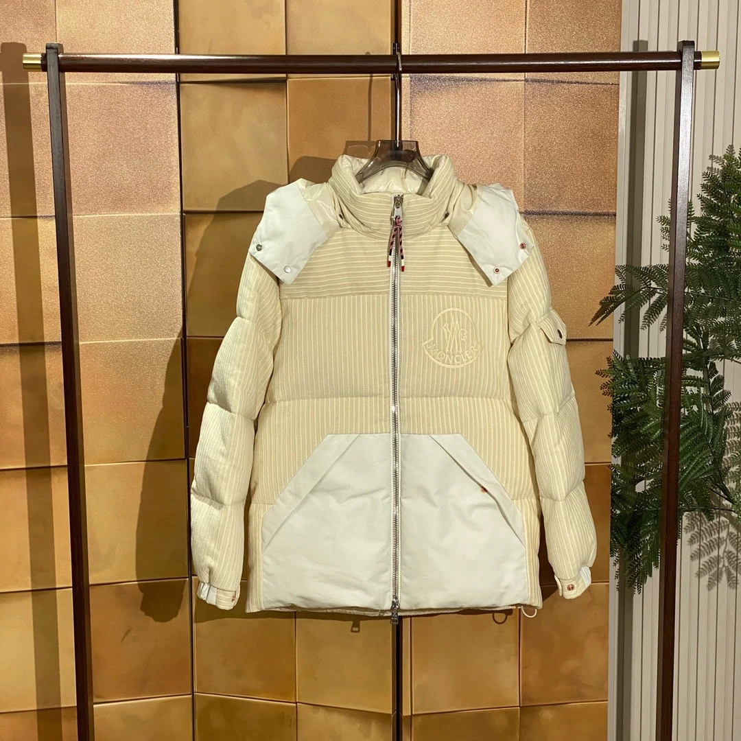 Moncler Baikal奶白色徽标刺绣灯芯绒拼接羽绒服/1码/99新女24534