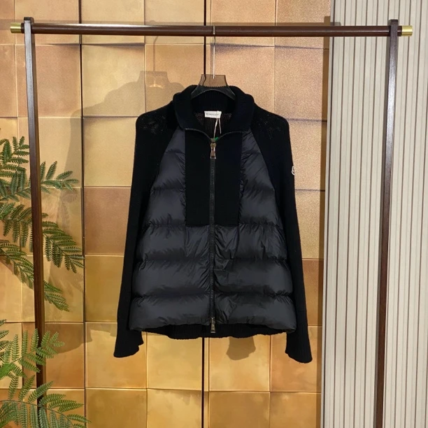 Moncler Maglione黑色徽标刺绣针织拼接羽绒服/m码/99新/26827