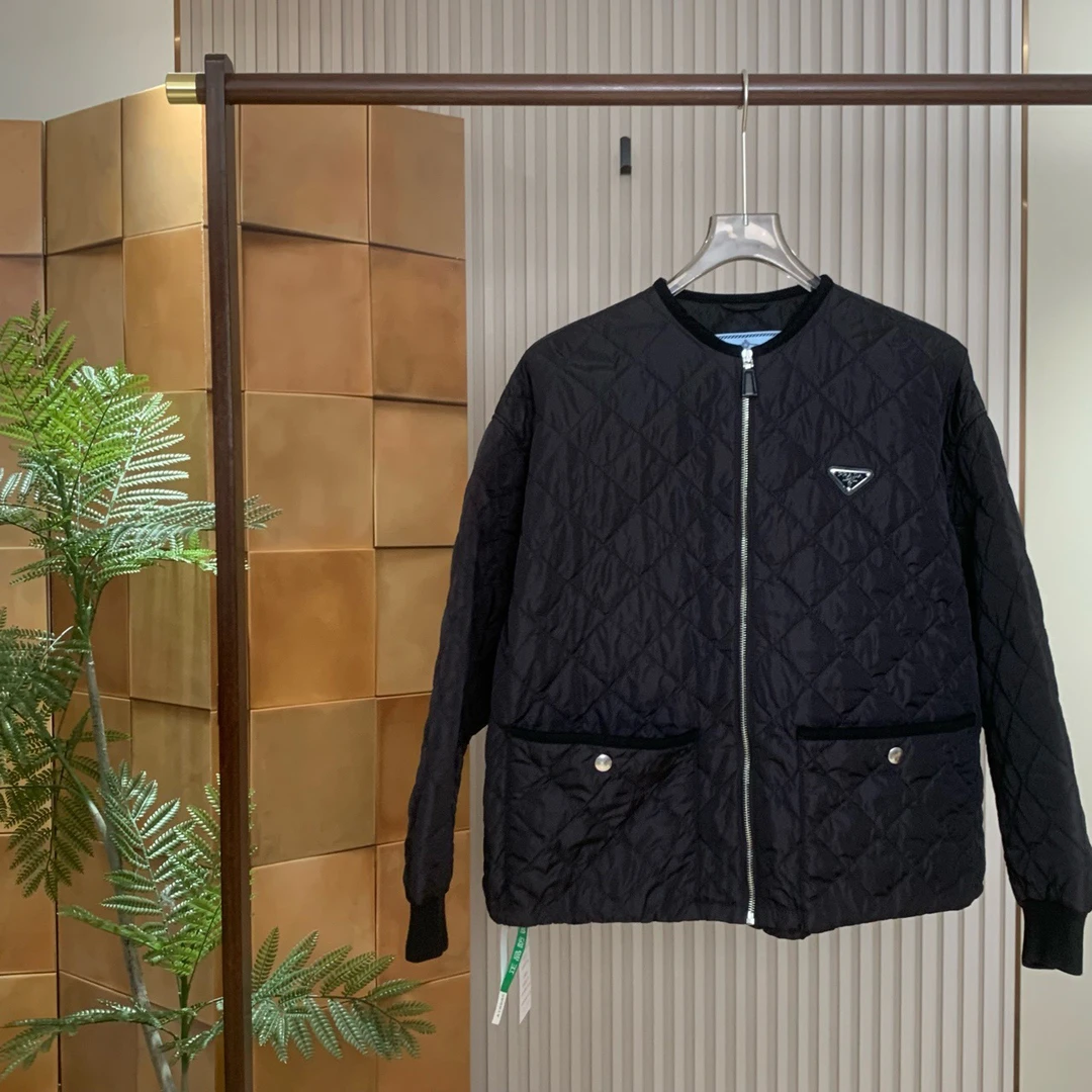 Prada 24ss最新款黑色再生尼龙三角标棉服/38码/存放品/女18885