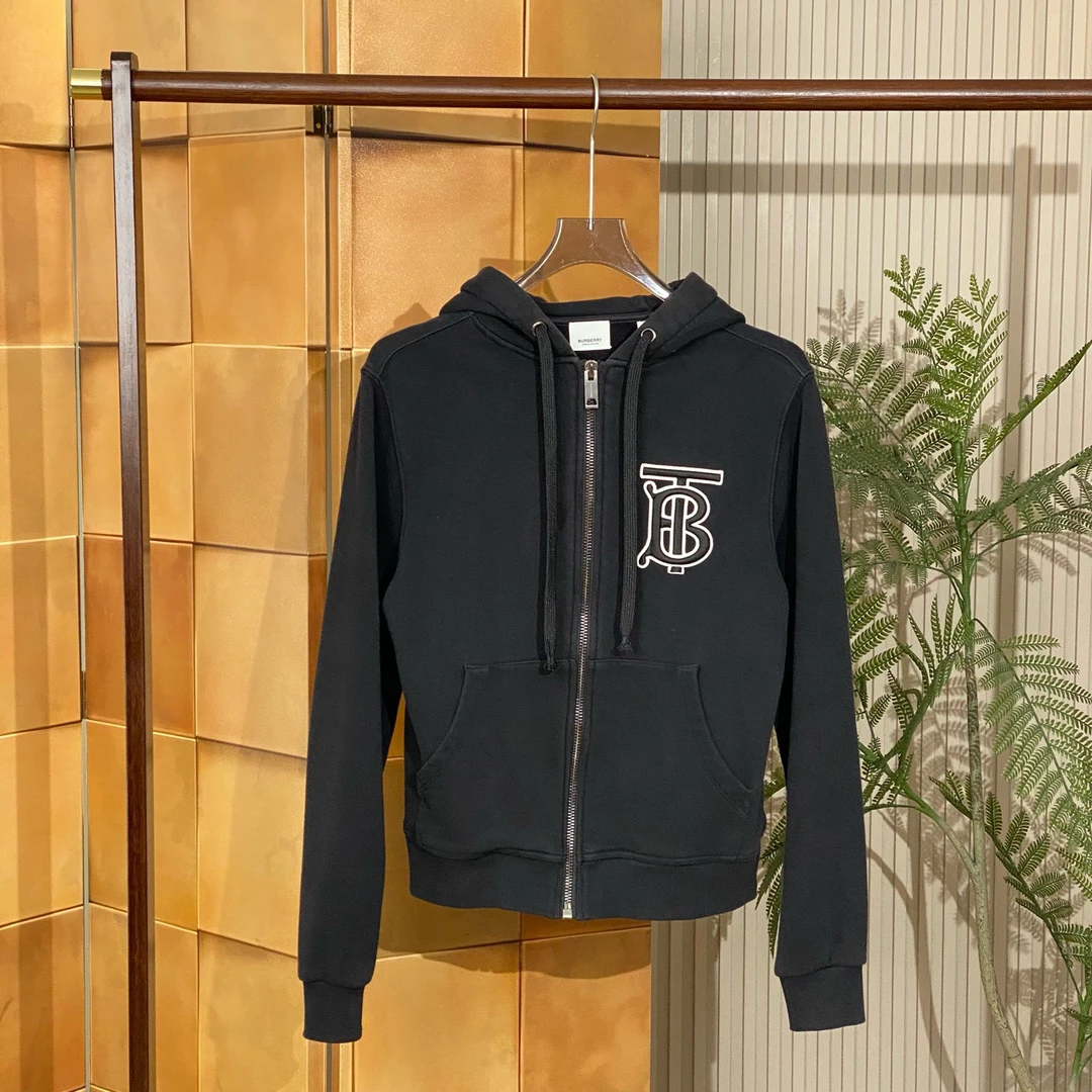 Burberry黑色刺绣字母TB连帽链接外套/xs码/98新/17249