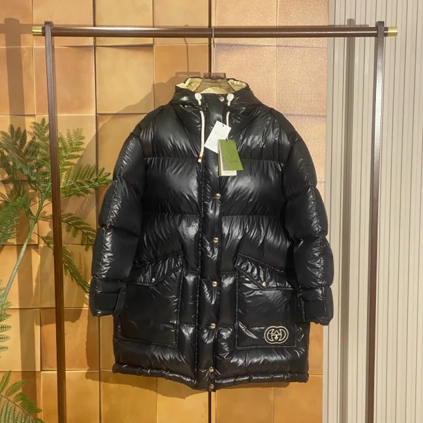 Gucci 23ss黑色亮面刺绣徽标logo羽绒服/44码/全新原吊/23819