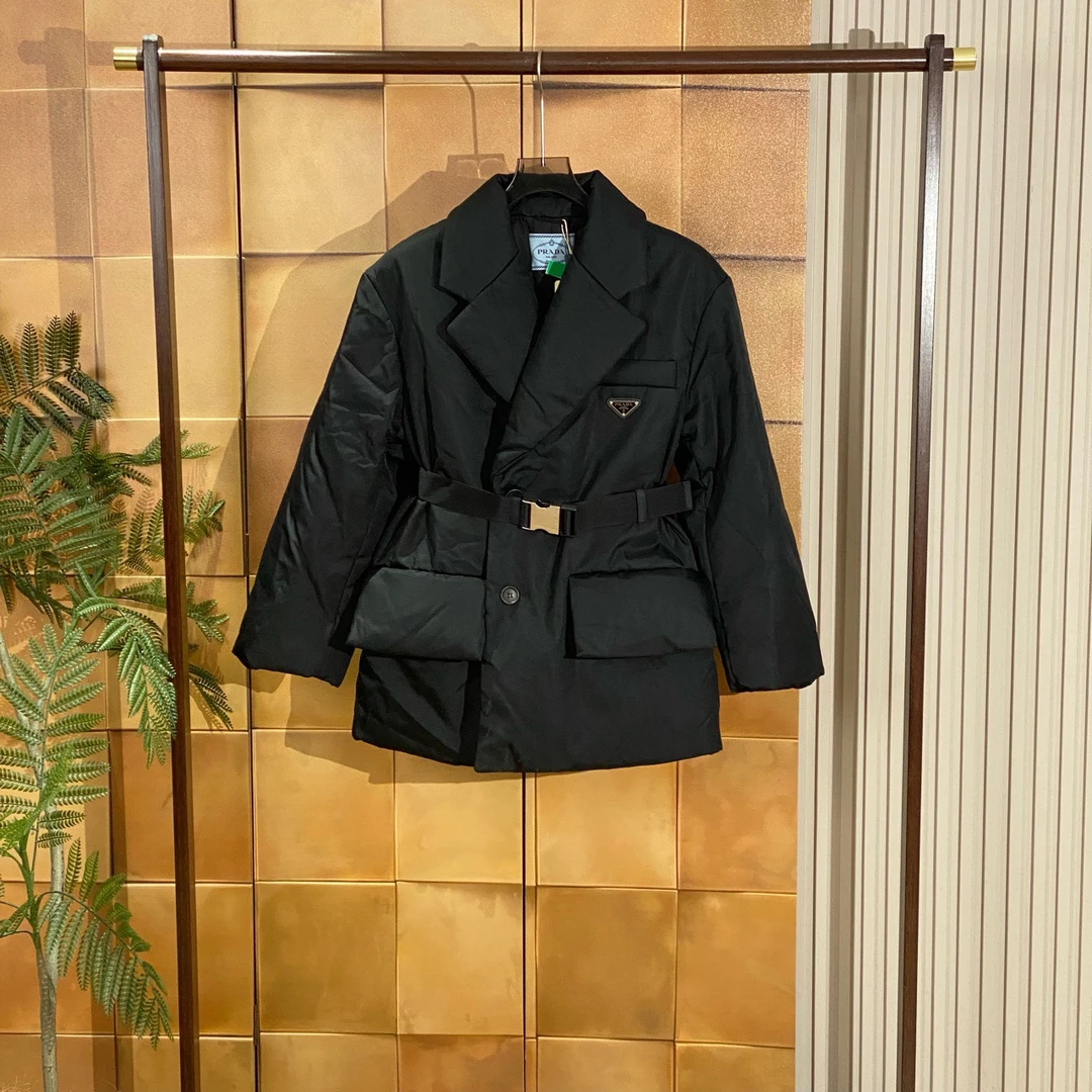 Prada 爆款再生尼龙三角标锁扣腰带羽绒服/38码/全新带吊/27377