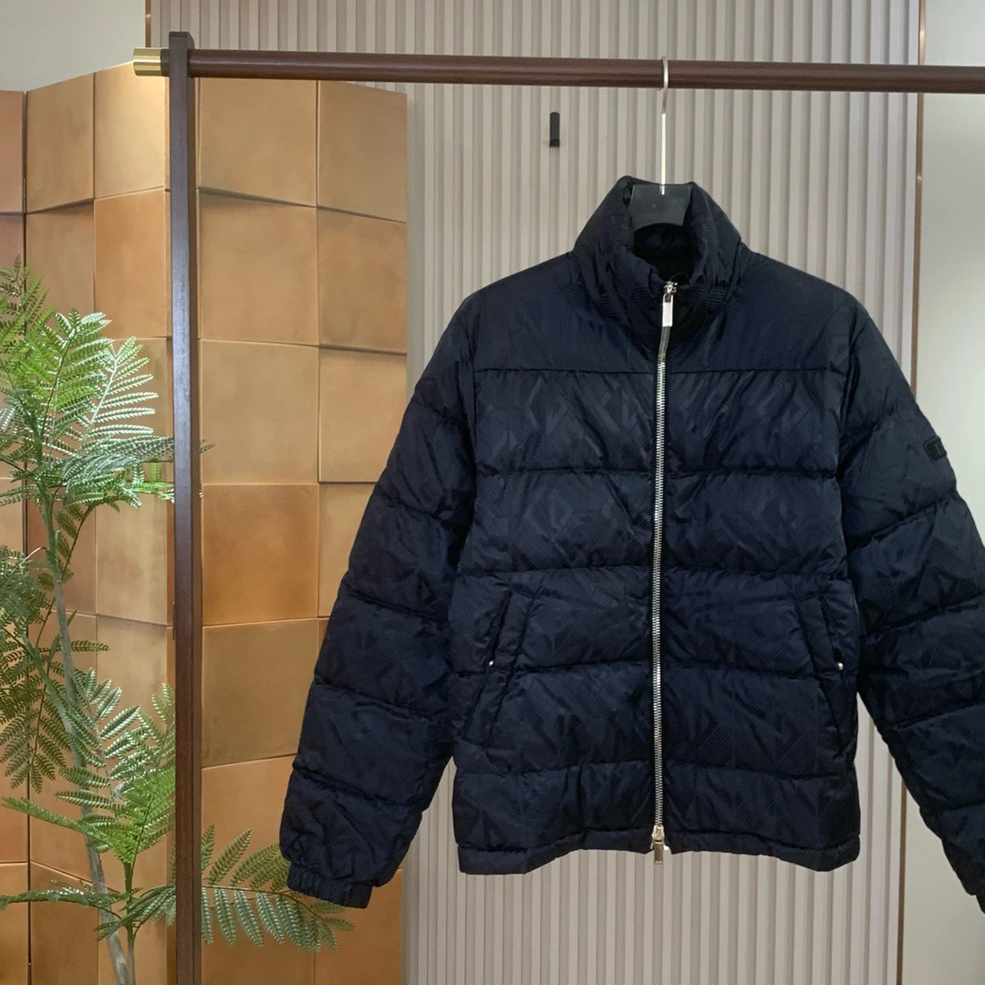 Dior 23ss新款黑色钻石CD满印羽绒服/44码/99新/女18554