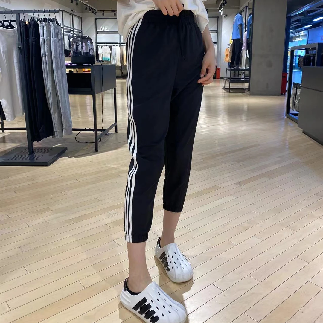 Adidas阿迪达斯运动裤女款简约百搭束脚三条纹九分休闲裤398