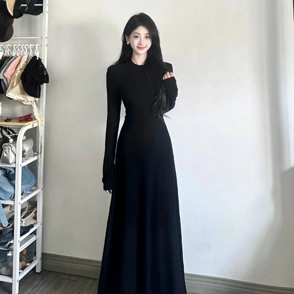 早秋黑色长袖针织连衣裙女秋季圆领气质修身显瘦休闲显瘦大摆长裙