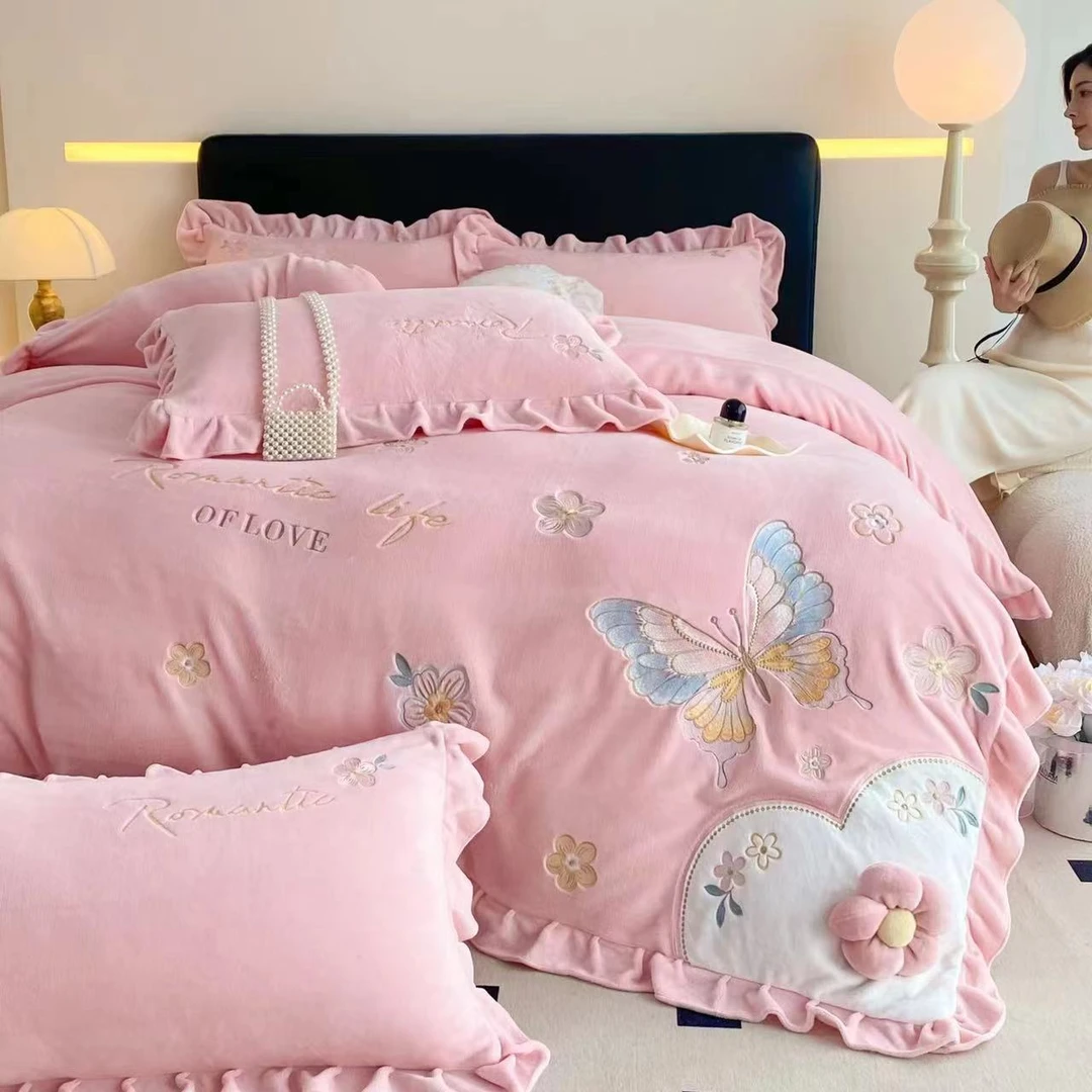 2024新款冬季保暖重工刺绣全消光牛奶绒花边四件套--小甜心